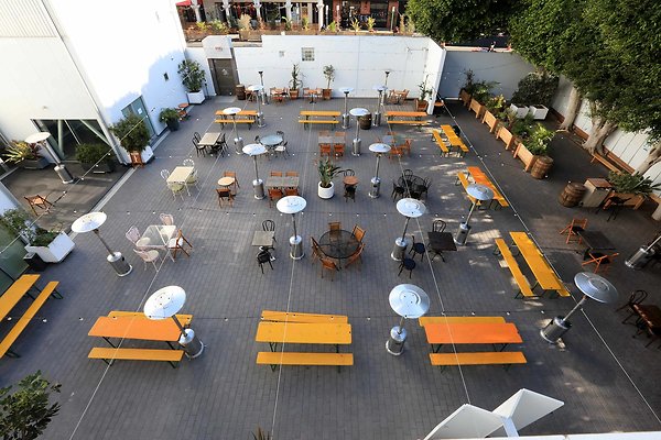 220A Courtyard from Residence 0012