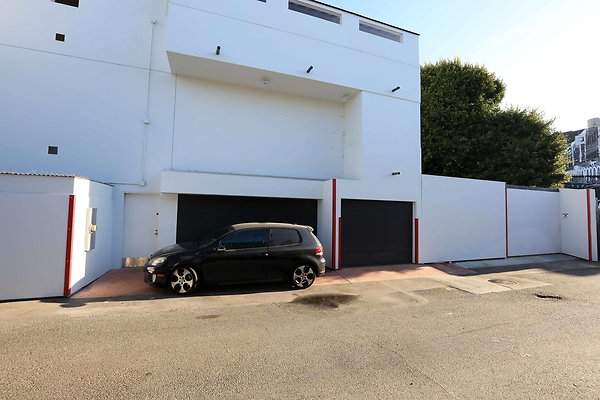 220A Residence Garage Ext 0035