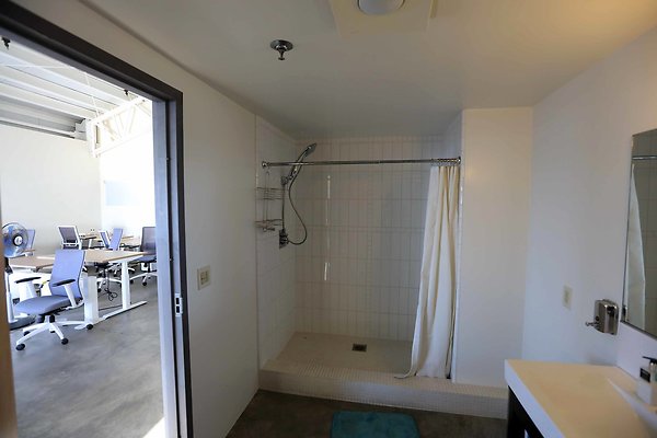 220A Studio 3rd Floor Bathroom 0076