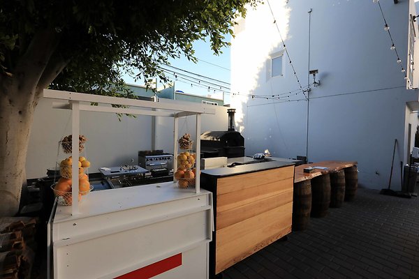 220A Courtyard BBQ 0103