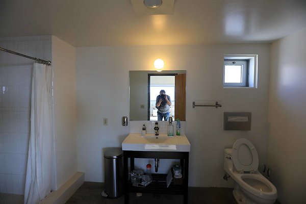 220A Studio 3rd Floor Bathroom 0075