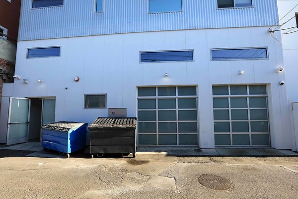 220A Studio Garage Ext 0034