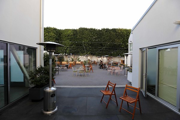 220A Studio Courtyard 0090