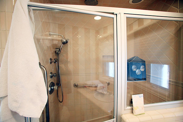 Master Bedroom Bathroom 0054