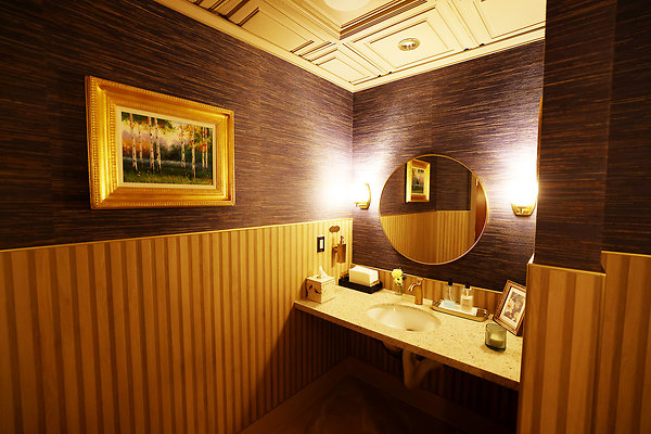 914A Mens Bathroom 0053