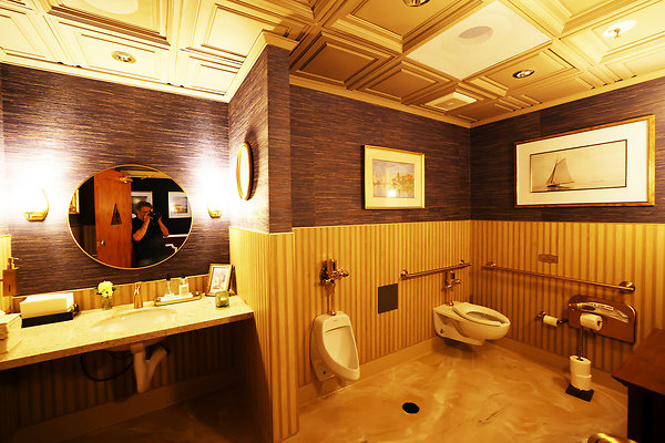 914A Mens Bathroom 0051