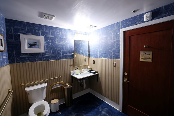 914A NIghtclub Bathroom1 0075