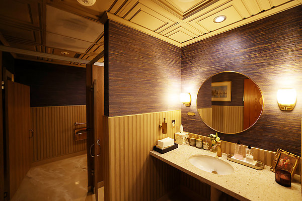 914A Womens Bathroom 0046