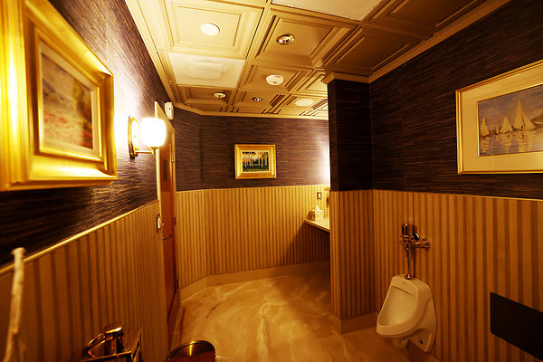 914A Mens Bathroom 0052