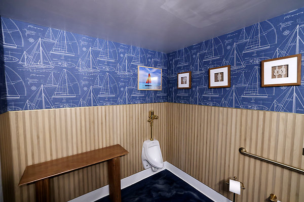 914A NIghtclub Bathroom1 0076