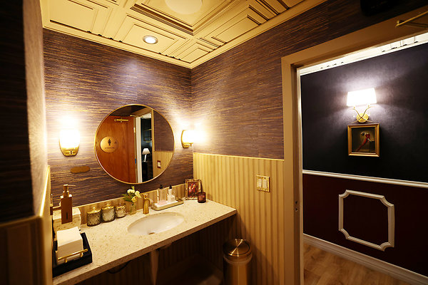 914A Womens Bathroom 0048