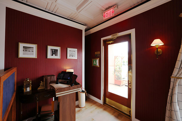 914A Dining Room Host Stand 0022