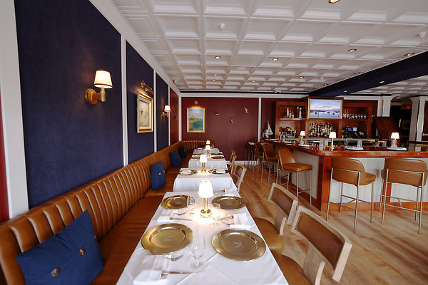 914A Dining Room &amp; Bar 0031