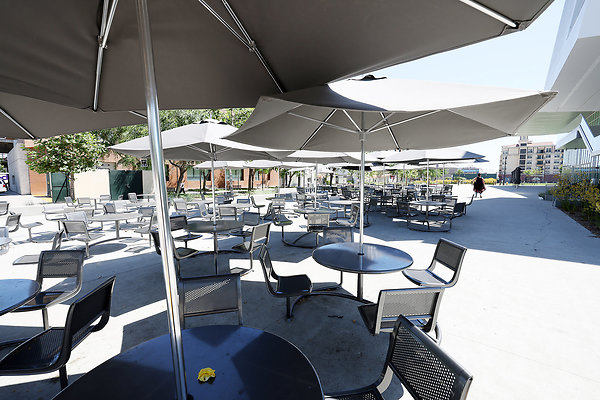 103A E3 Outdoor Dining Area 0252