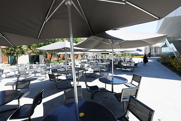 103A E3 Outdoor Dining Area 0251