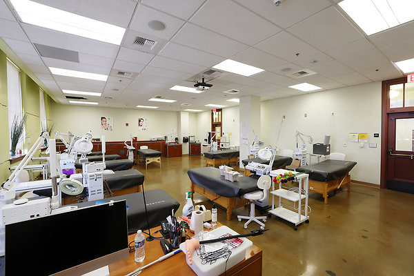 103A B2-253 Classroom 0433