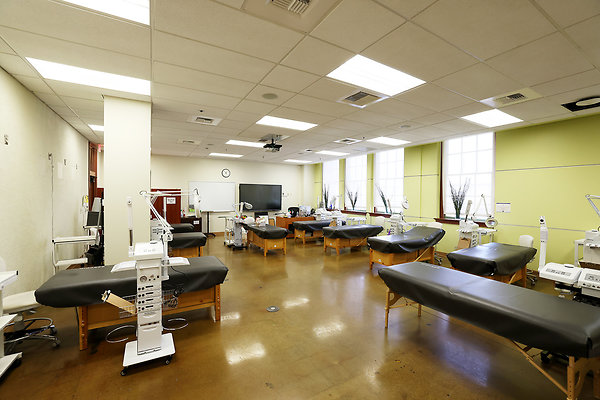 103A B2-253 Classroom 0434