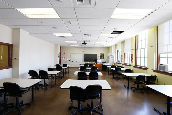 103A B2-233 Classroom 0444
