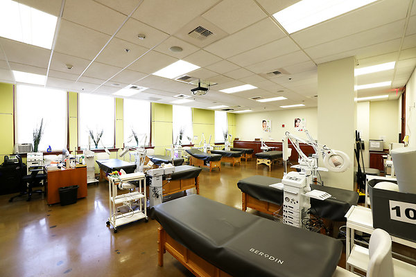 103A B2-253 Classroom 0432