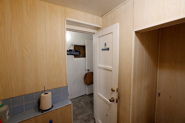 149A Employee Bathroom 0040
