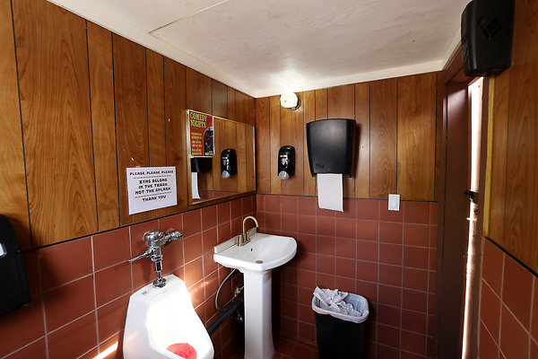 149A Mens Bathroom 0027