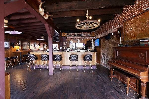 149A Bar Entry 0048