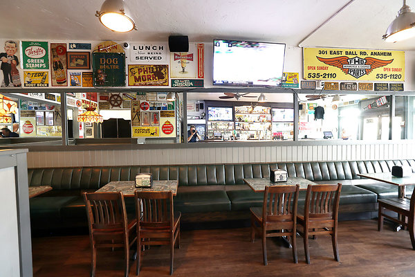 444B Bar Tables 0019