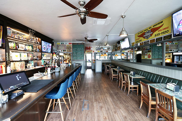 444B Bar &amp; Restaurant
