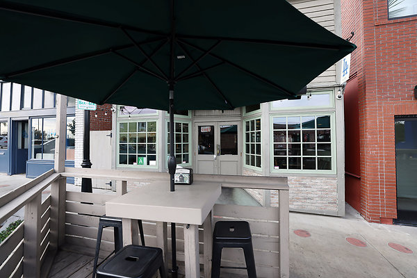 444B Front Patio 0008