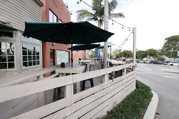 444B Front Patio 0002