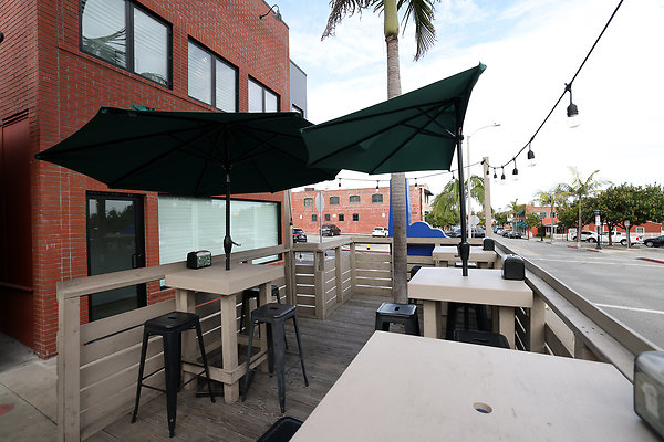 444B Front Patio 0007