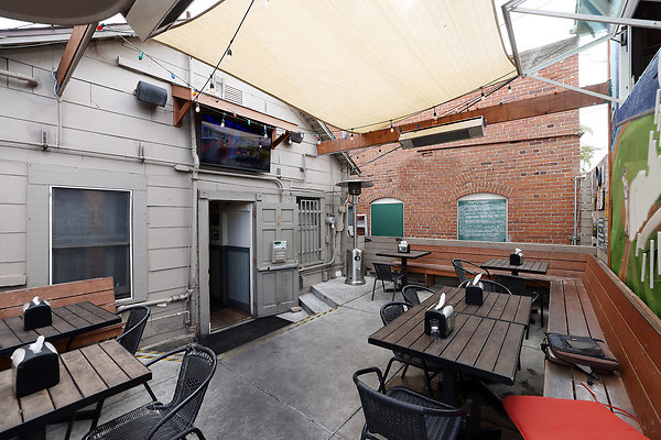 444B Middle Patio 0041