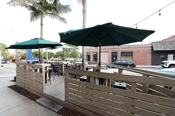 444B Front Patio 0001