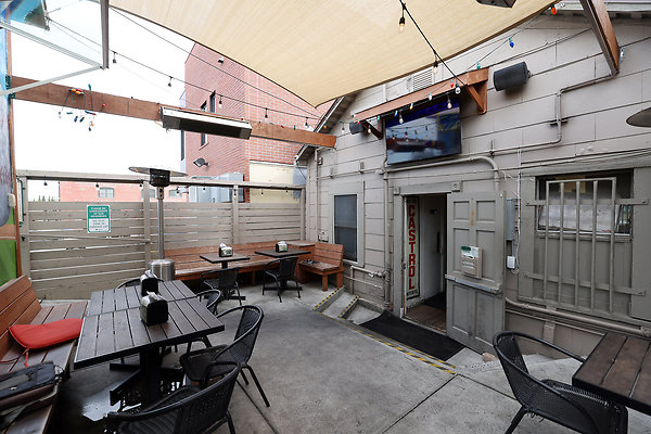 444B Middle Patio 0040