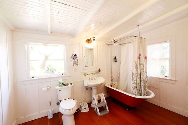 577A 2nd Floor Bathroom 0120