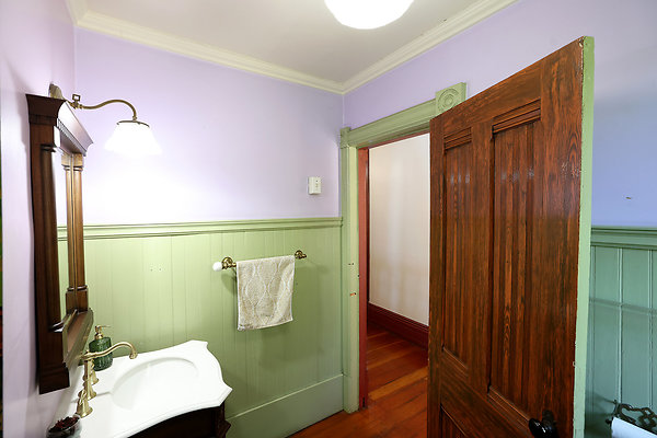 577A Front Hallway Bathroom 0111 577A Front Hallway Bathroom 0111