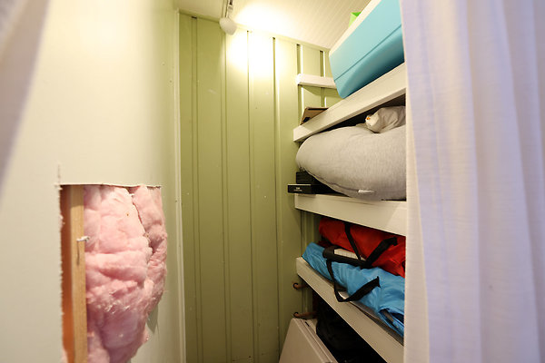 577A Guest House Closet 0194 577A Guest House Closet 0194