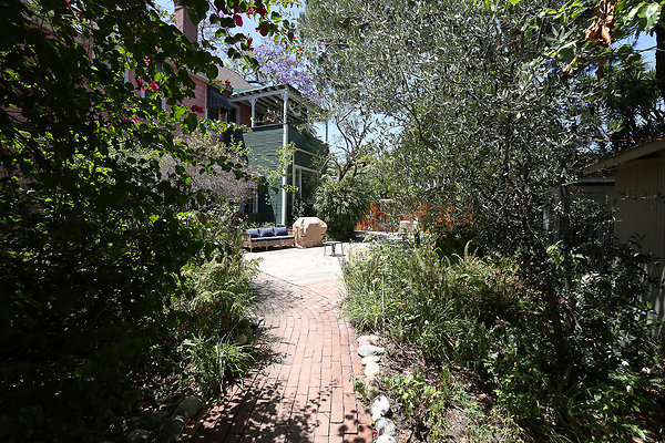 577A Backyard 0178