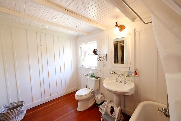 577A 2nd Floor Bathroom 0122