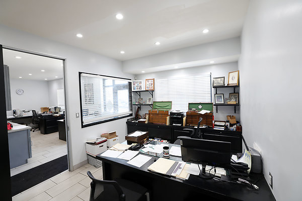 681A Executive Office 0057
