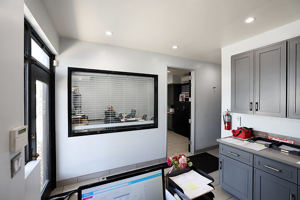 681A Executive Office 0054