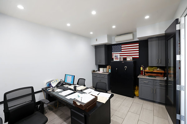 681A Executive Office 0058