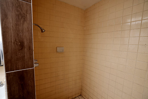681B Presidents Bathroom 0026