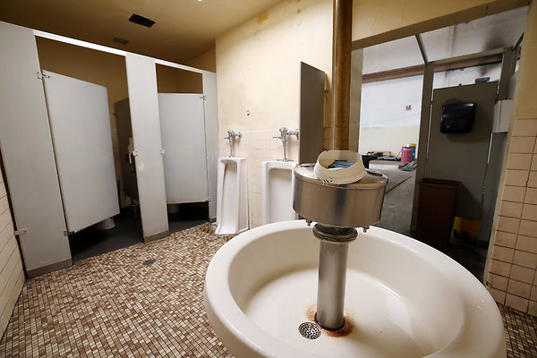 681B Bathroom 0024