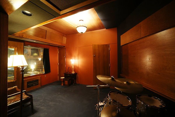 027B Studio B Booth 0037