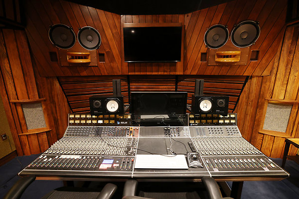 027B Studio B Control Room 0029
