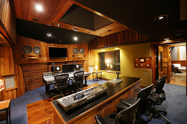 027B Studio B Control Room 0028
