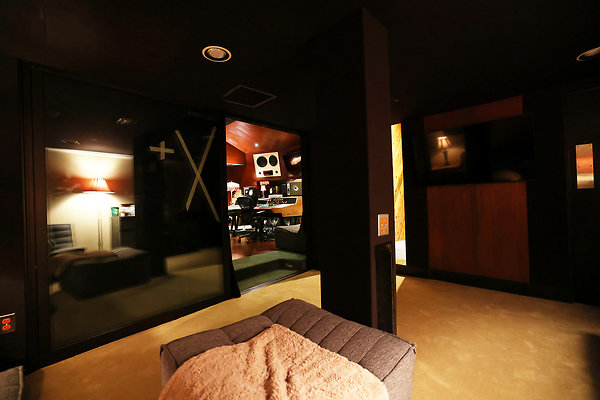 027B Studio A Lounge 0097