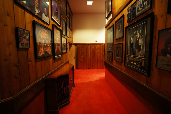 027B Back Hallway 0048