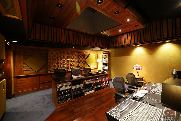 027B Studio B Control Room 0032